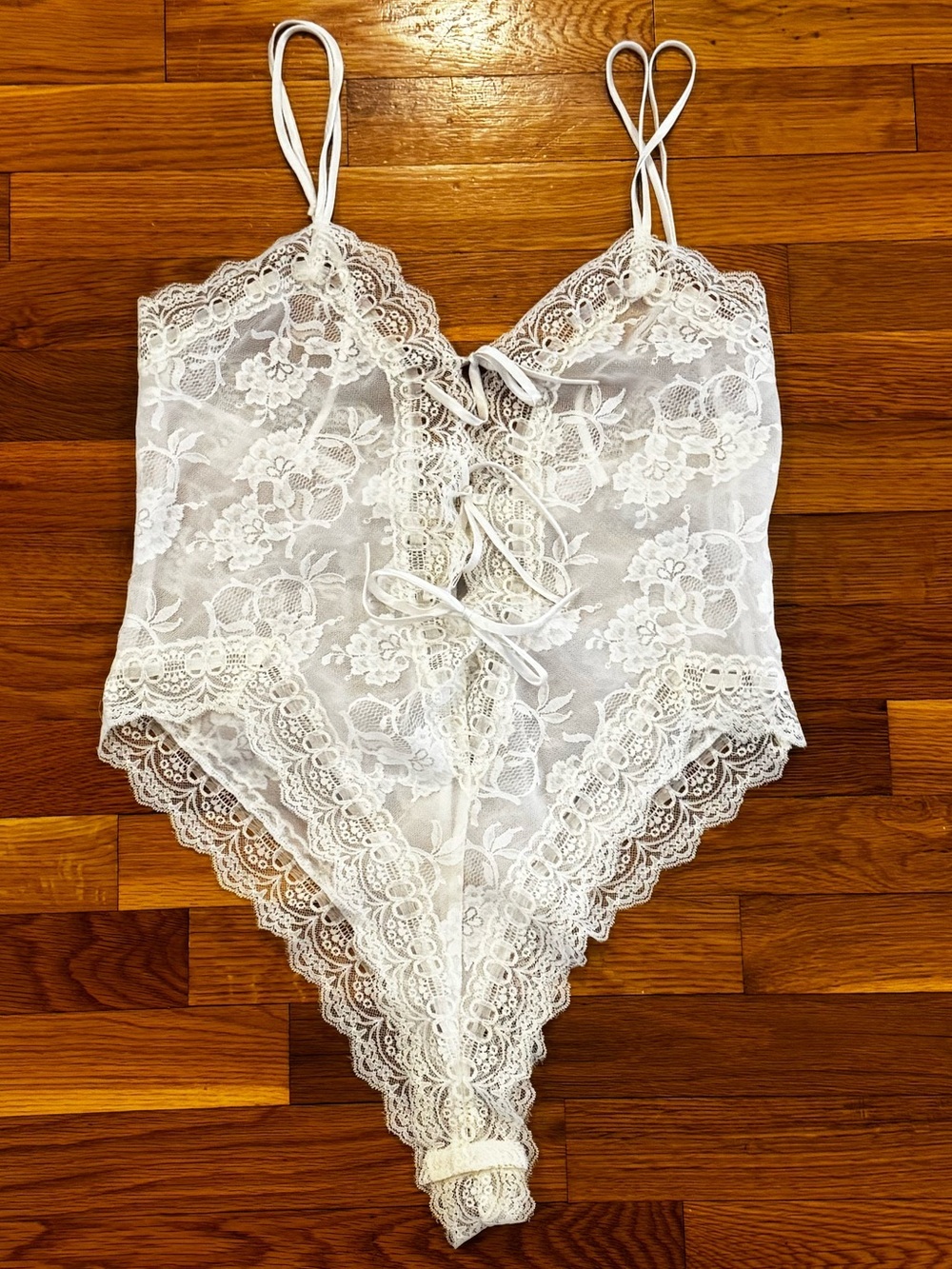 VICTORIA’S SECRET Gold Label Ivory Floral Lace Tie-Front Bodysuit Lingerie M